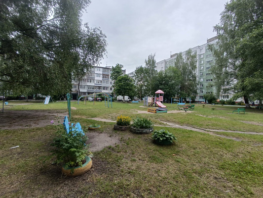 Продам трехкомнатную (3-комн.) квартиру, Брянского Фронта ул, 12, Брянск г