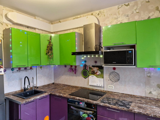 Продам трехкомнатную (3-комн.) квартиру, Ленинский пр-кт, 100к2, Санкт-Петербург г