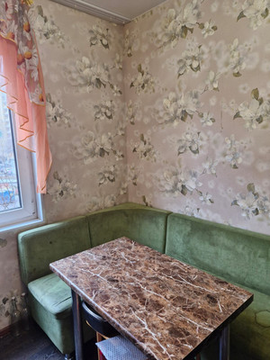 Продам трехкомнатную (3-комн.) квартиру, Ленинский пр-кт, 100к2, Санкт-Петербург г