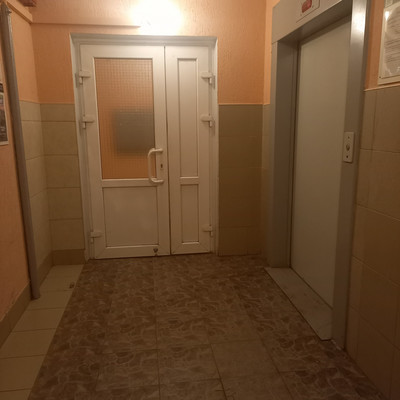 Продам трехкомнатную (3-комн.) квартиру, Ленинский пр-кт, 100к2, Санкт-Петербург г