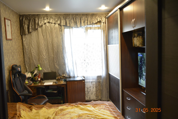 Продам трехкомнатную (3-комн.) квартиру, Ленинский пр-кт, 100к2, Санкт-Петербург г