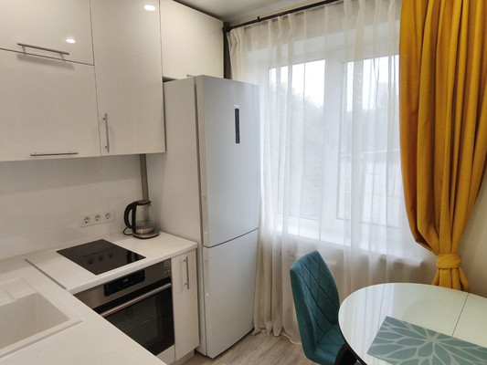 Продам двухкомнатную (2-комн.) квартиру, Семафорная ул, 321, Красноярск г