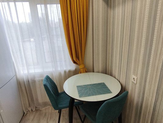 Продам двухкомнатную (2-комн.) квартиру, Семафорная ул, 321, Красноярск г