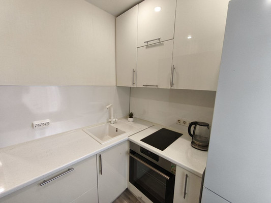 Продам двухкомнатную (2-комн.) квартиру, Семафорная ул, 321, Красноярск г