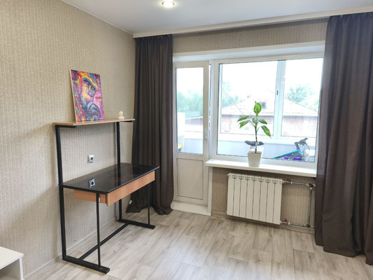 Продам двухкомнатную (2-комн.) квартиру, Семафорная ул, 321, Красноярск г