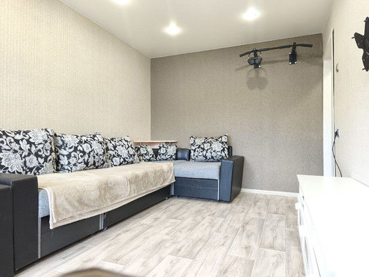 Продам двухкомнатную (2-комн.) квартиру, Семафорная ул, 321, Красноярск г