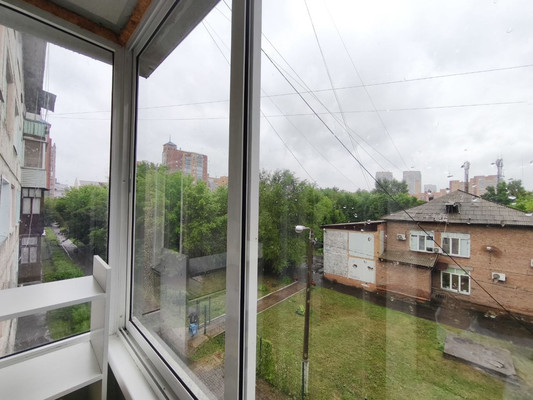 Продам двухкомнатную (2-комн.) квартиру, Семафорная ул, 321, Красноярск г
