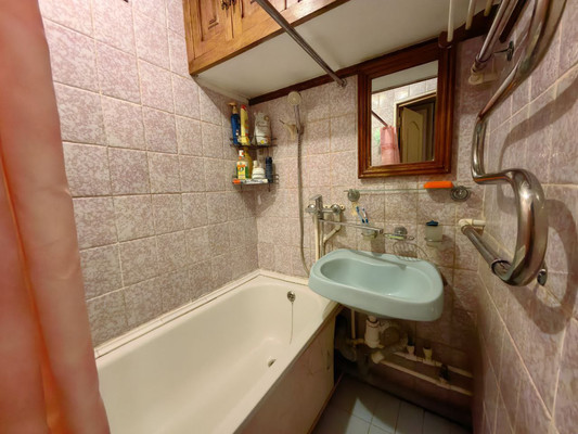 Продам двухкомнатную (2-комн.) квартиру, Дмитровская ул, 23, Базарово д