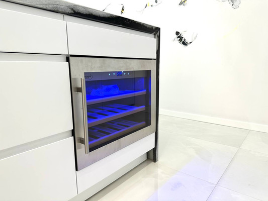 Продам трехкомнатную (3-комн.) квартиру, Дмитровка Б. ул, 28, Москва г