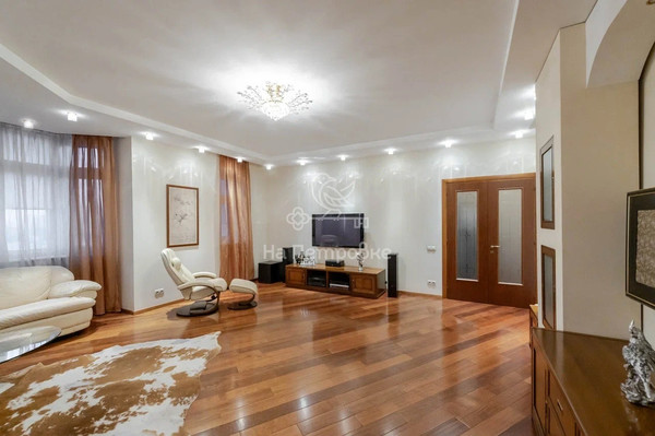Продам многокомнатную квартиру, Давыдковская ул, 3, Москва г