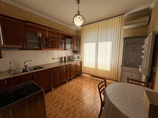 Продам двухкомнатную (2-комн.) квартиру, Гурзуфская ул, 8, Симферополь г