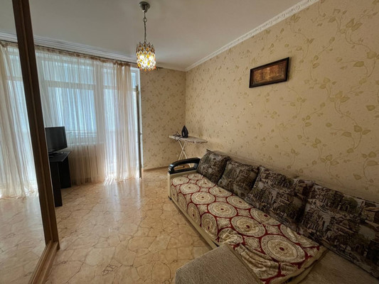 Продам двухкомнатную (2-комн.) квартиру, Гурзуфская ул, 8, Симферополь г