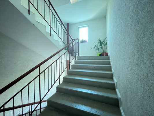 Продам двухкомнатную (2-комн.) квартиру, Гурзуфская ул, 8, Симферополь г