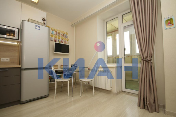 Продам однокомнатную (1-комн.) квартиру, Взлетная ул, 7Ж, Красноярск г