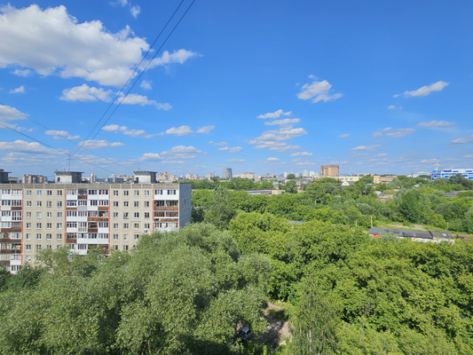 Продам трехкомнатную (3-комн.) квартиру, Моторостроителей ул, 10, Пермь г