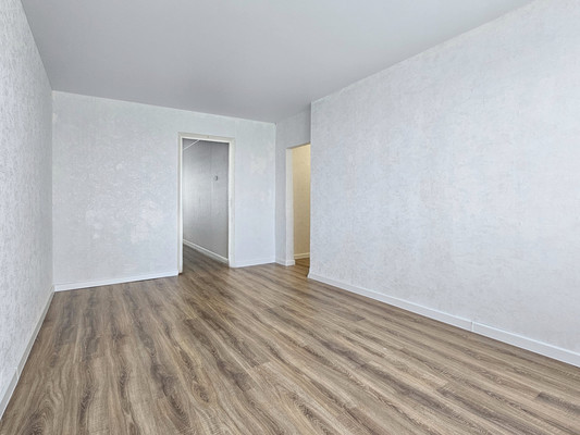 Продам трехкомнатную (3-комн.) квартиру, Моторостроителей ул, 10, Пермь г