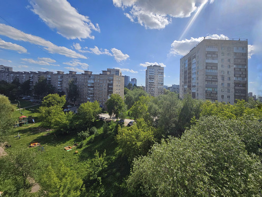 Продам трехкомнатную (3-комн.) квартиру, Моторостроителей ул, 10, Пермь г