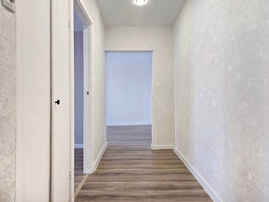 Продам трехкомнатную (3-комн.) квартиру, Моторостроителей ул, 10, Пермь г