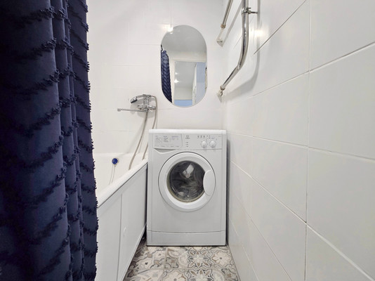Продам трехкомнатную (3-комн.) квартиру, Моторостроителей ул, 10, Пермь г
