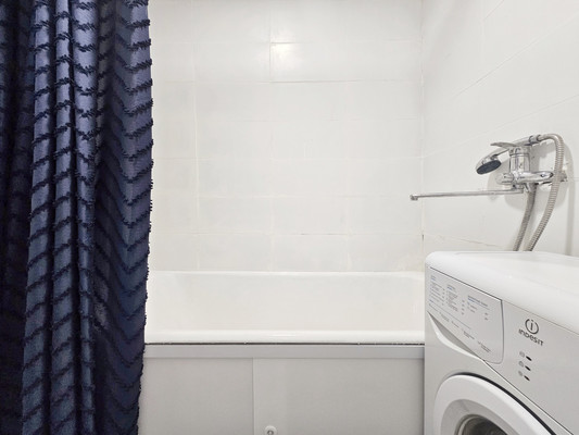 Продам трехкомнатную (3-комн.) квартиру, Моторостроителей ул, 10, Пермь г