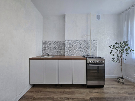 Продам трехкомнатную (3-комн.) квартиру, Моторостроителей ул, 10, Пермь г