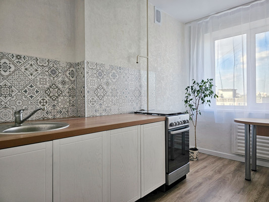 Продам трехкомнатную (3-комн.) квартиру, Моторостроителей ул, 10, Пермь г