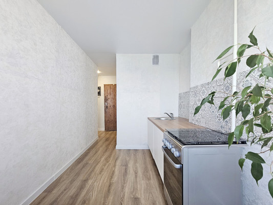 Продам трехкомнатную (3-комн.) квартиру, Моторостроителей ул, 10, Пермь г