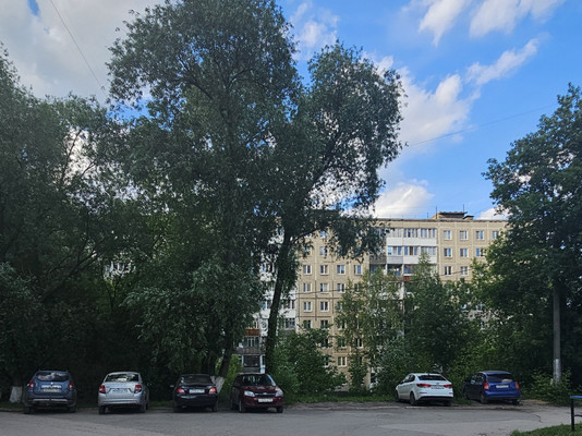 Продам трехкомнатную (3-комн.) квартиру, Моторостроителей ул, 10, Пермь г