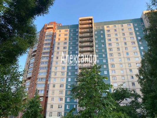 Продам трехкомнатную (3-комн.) квартиру, Комендантский пр-кт, д. 32 корп. 1, Санкт-Петербург г