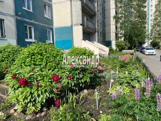 Продам трехкомнатную (3-комн.) квартиру, Комендантский пр-кт, д. 32 корп. 1, Санкт-Петербург г