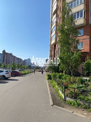 Продам трехкомнатную (3-комн.) квартиру, Комендантский пр-кт, д. 32 корп. 1, Санкт-Петербург г