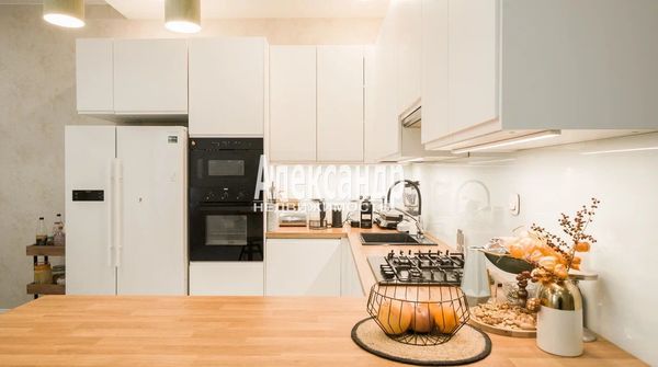 Продам трехкомнатную (3-комн.) квартиру, Большой П.С. пр-кт, 57/1, Санкт-Петербург г