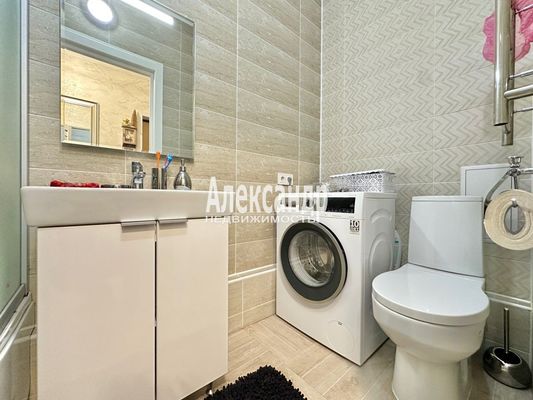 Продам двухкомнатную (2-комн.) квартиру, Шекспира ул, 5, Бугры п