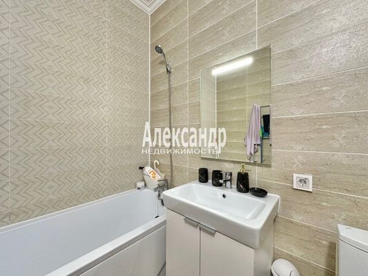 Продам двухкомнатную (2-комн.) квартиру, Шекспира ул, 5, Бугры п