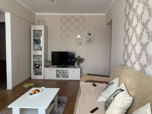 Продам трехкомнатную (3-комн.) квартиру, Красина ул, 11, Ишим г