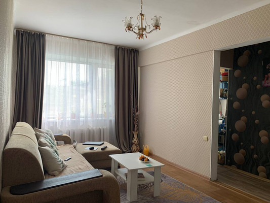 Продам трехкомнатную (3-комн.) квартиру, Красина ул, 11, Ишим г