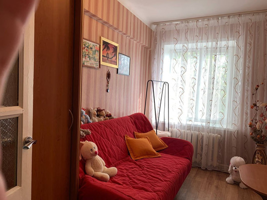 Продам трехкомнатную (3-комн.) квартиру, Красина ул, 11, Ишим г