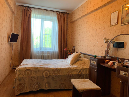 Продам трехкомнатную (3-комн.) квартиру, Красина ул, 11, Ишим г