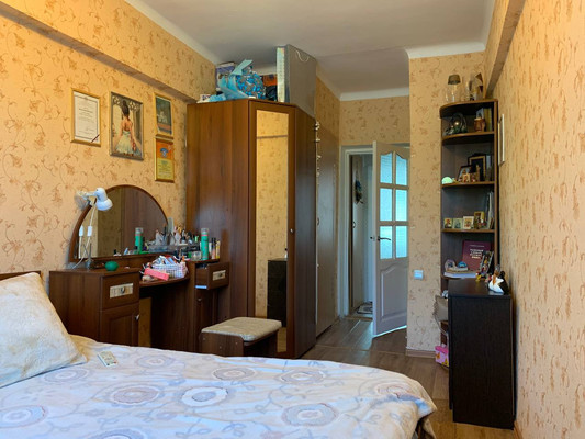 Продам трехкомнатную (3-комн.) квартиру, Красина ул, 11, Ишим г