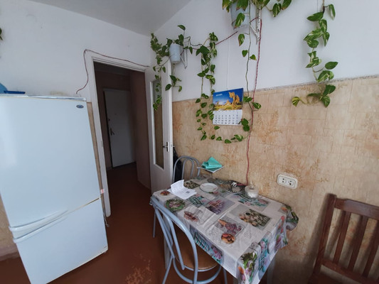Продам однокомнатную (1-комн.) квартиру, Крестецкая ул, 27, Старая Русса г