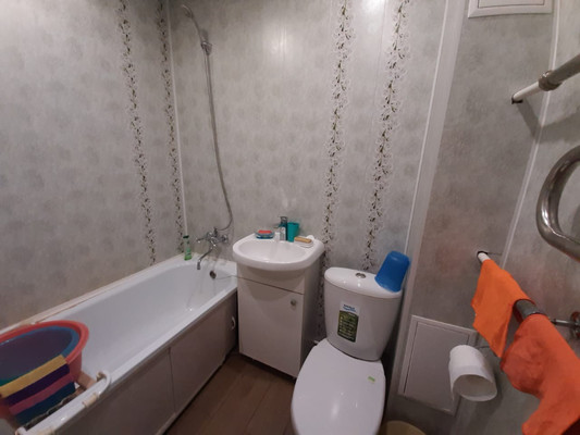 Продам однокомнатную (1-комн.) квартиру, Крестецкая ул, 27, Старая Русса г