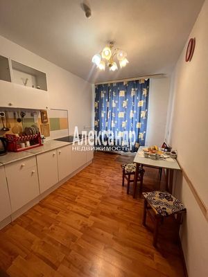 Продам однокомнатную (1-комн.) квартиру, Петровский б-р, 7, Мурино п