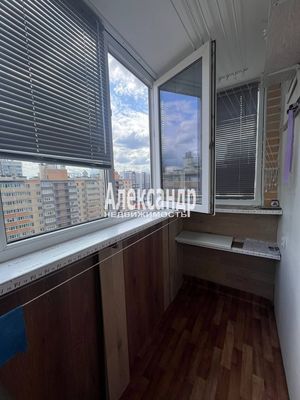 Продам однокомнатную (1-комн.) квартиру, Петровский б-р, 7, Мурино п