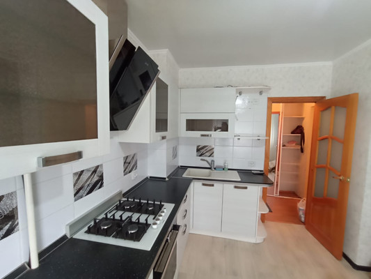 Продам трехкомнатную (3-комн.) квартиру, Энтузиастов ул, 42/8, Волгодонск г