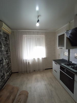 Продам трехкомнатную (3-комн.) квартиру, Энтузиастов ул, 42/8, Волгодонск г