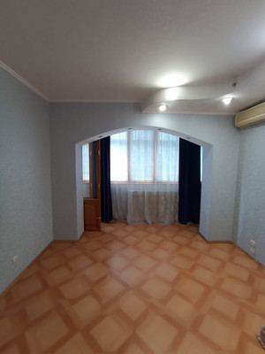 Продам трехкомнатную (3-комн.) квартиру, Энтузиастов ул, 42/8, Волгодонск г