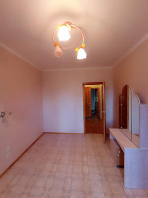 Продам трехкомнатную (3-комн.) квартиру, Энтузиастов ул, 42/8, Волгодонск г