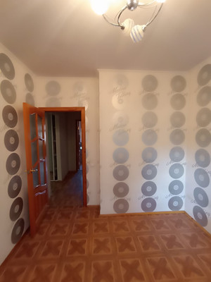 Продам трехкомнатную (3-комн.) квартиру, Энтузиастов ул, 42/8, Волгодонск г