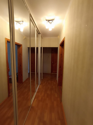 Продам трехкомнатную (3-комн.) квартиру, Энтузиастов ул, 42/8, Волгодонск г