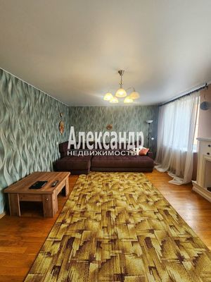 Продам трехкомнатную (3-комн.) квартиру, Нефтехимиков ул, 45, Кириши г